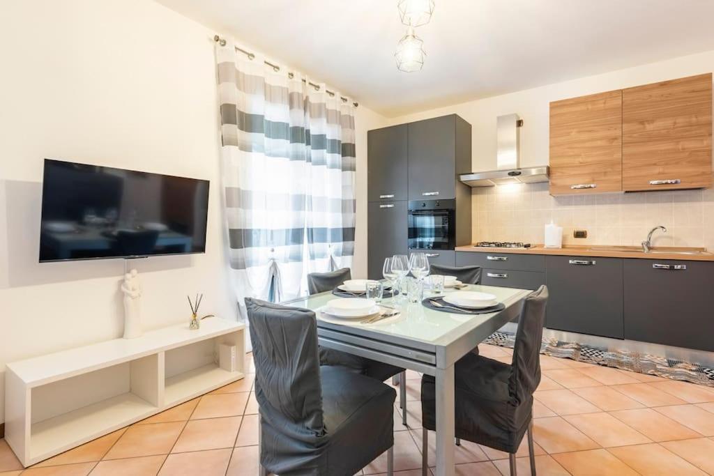 Limone Apartment - Featuring A Private Garden And Access To A Pool Barcuzzi ภายนอก รูปภาพ