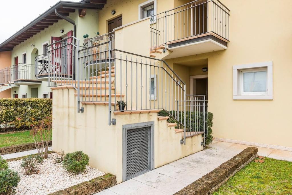 Limone Apartment - Featuring A Private Garden And Access To A Pool Barcuzzi ภายนอก รูปภาพ